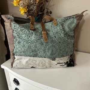 Myra Weekend Travel Bag